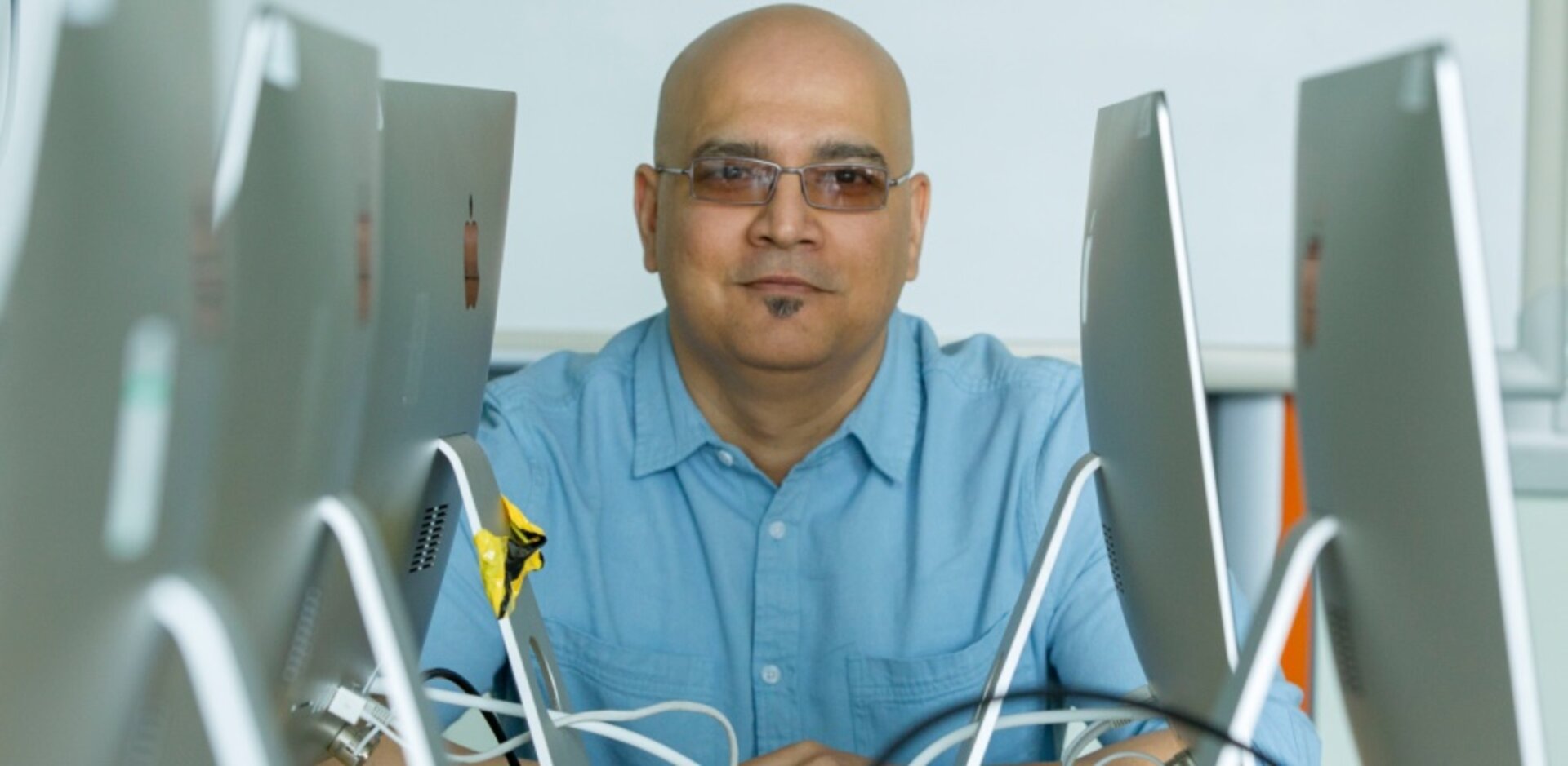 Dr Omair Uthmani