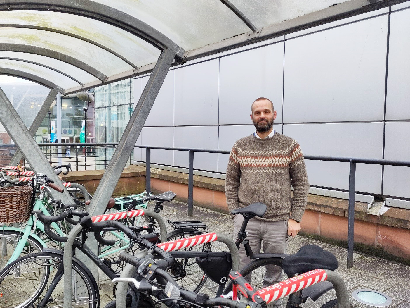  Paulo Cruz in front of the University's cycle parking facility.